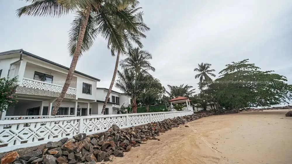Townhouse à Ngoyè, N7, Kribi, 5 chambres